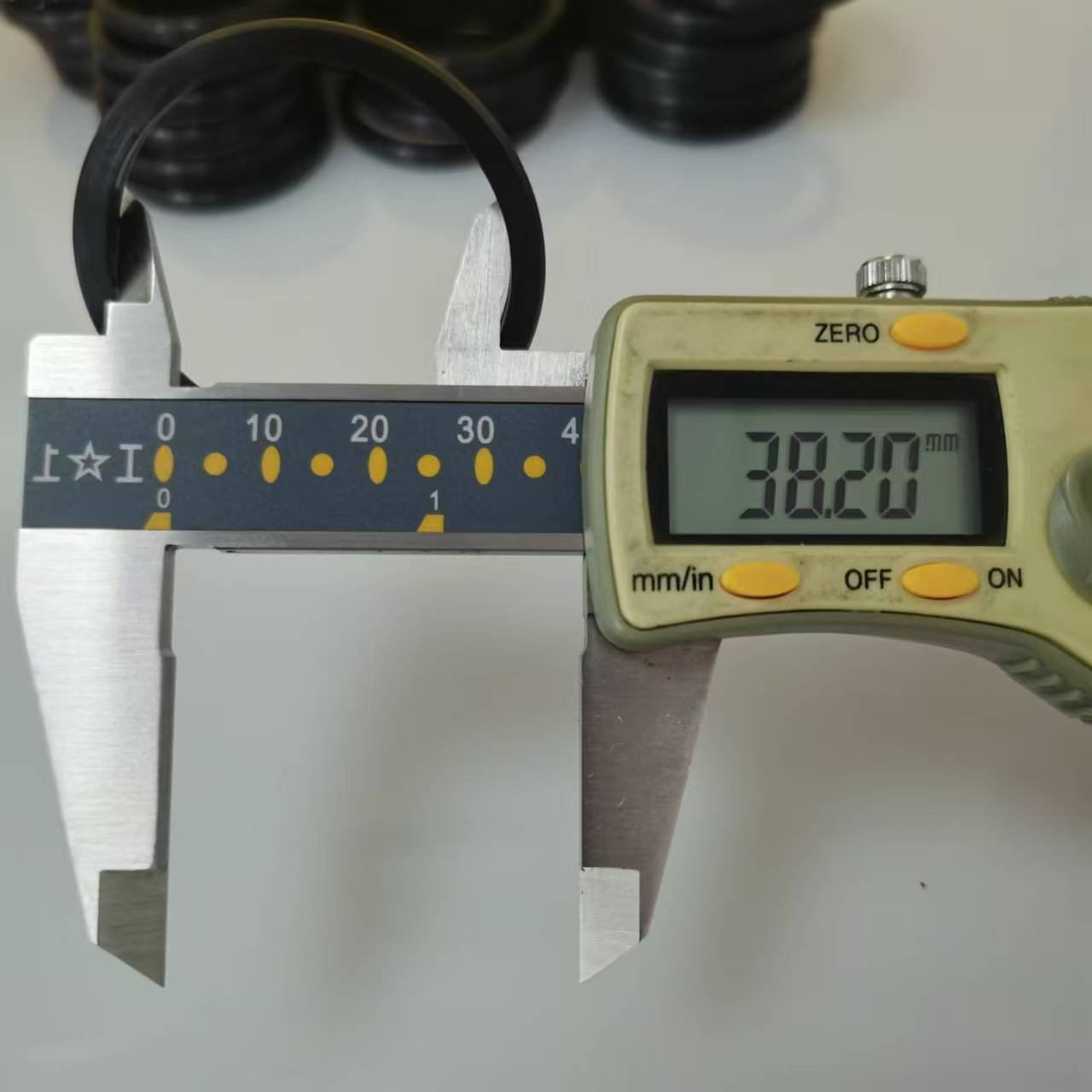 1P3704 38.2×3.4×4.95 NBR90B 5.jpg