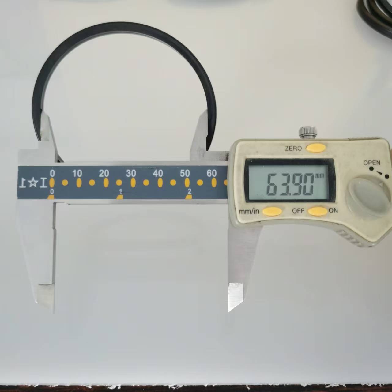 1P3709  63.9×3.4×4.95 NBR90B 5.jpg
