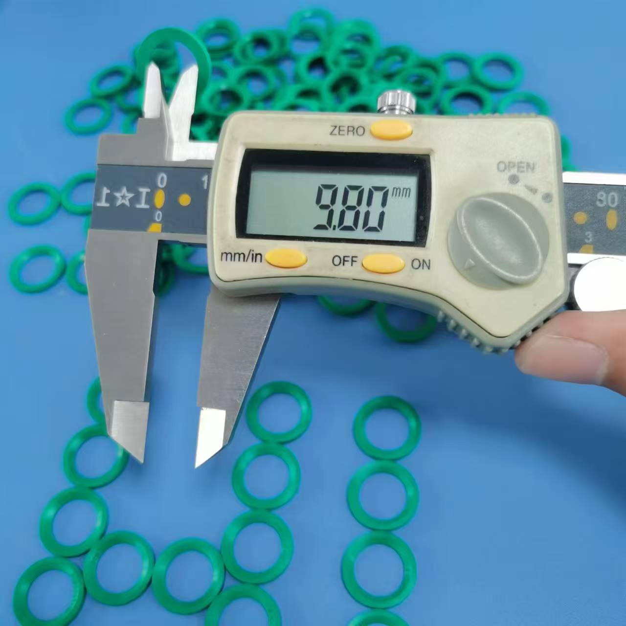 ED12 FKM90G 4.jpg