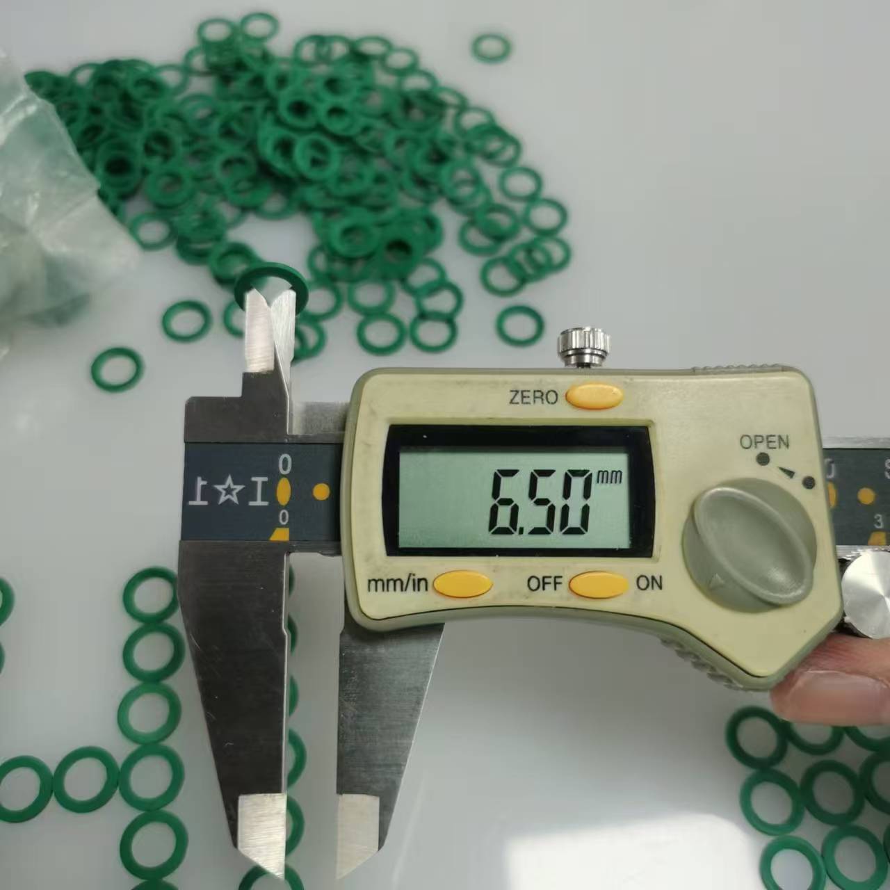 ED08 FKM90G 4.jpg