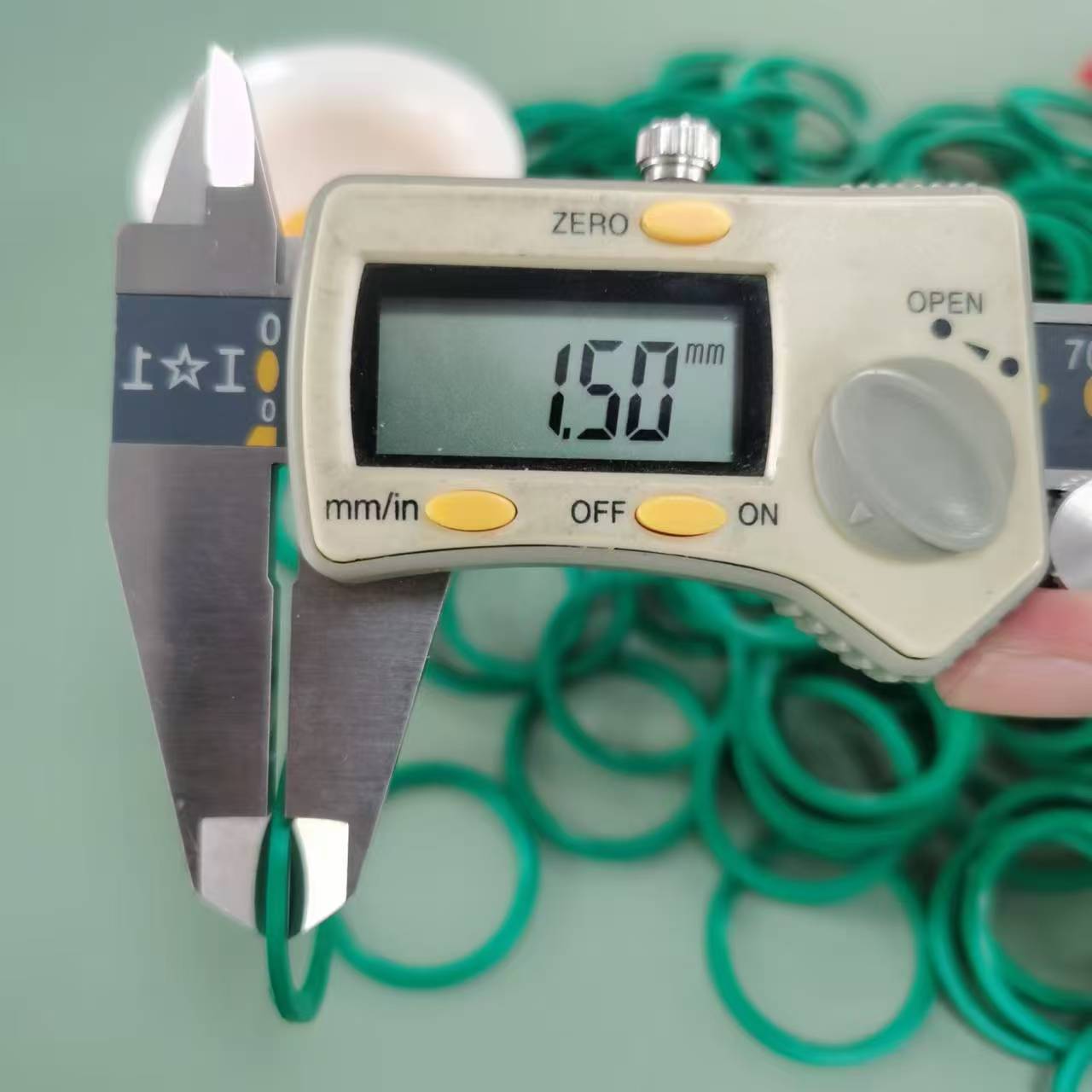 ED26 FKM90G 6.jpg