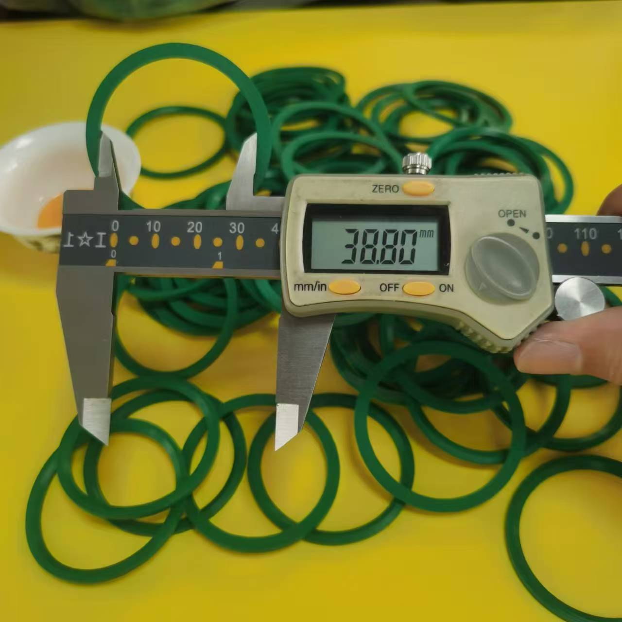 ED42 FKM90G 4.jpg
