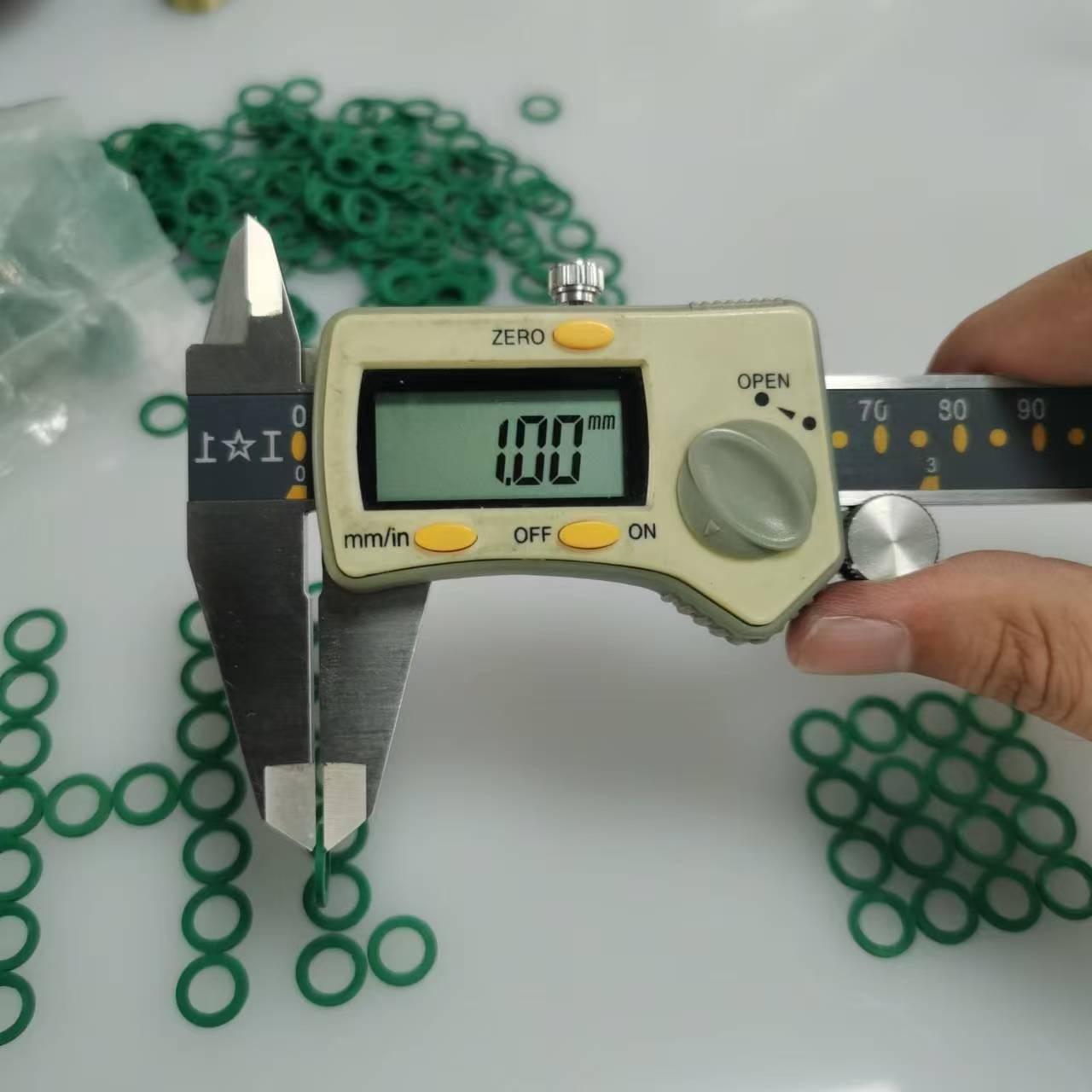 ED08 FKM90G 6.jpg