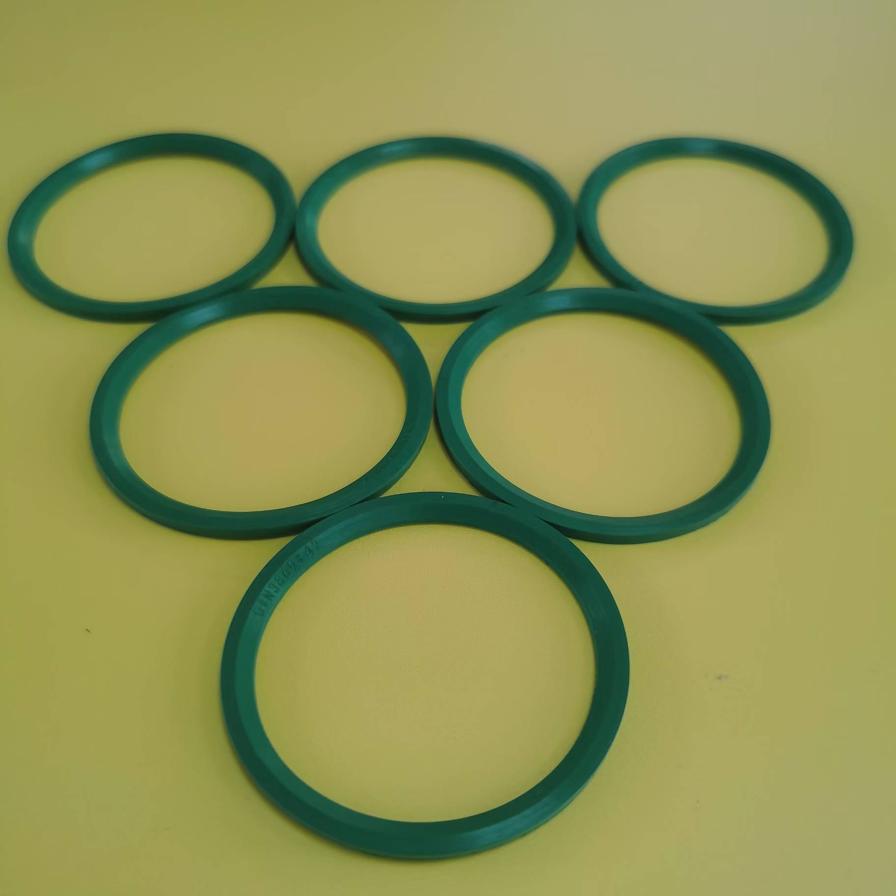 ED42  FKM90G