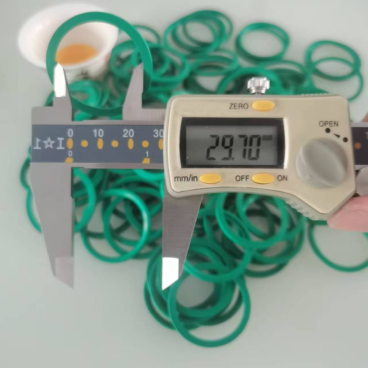 ED33 FKM90G 4.jpg