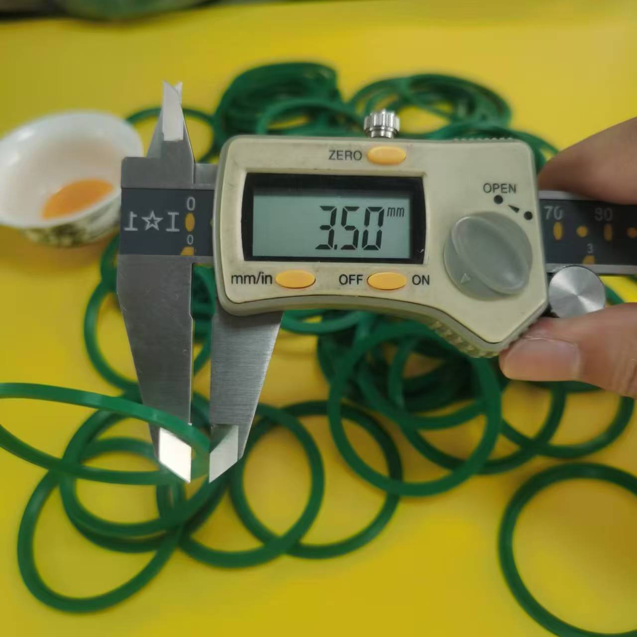 ED42 FKM90G 5.jpg