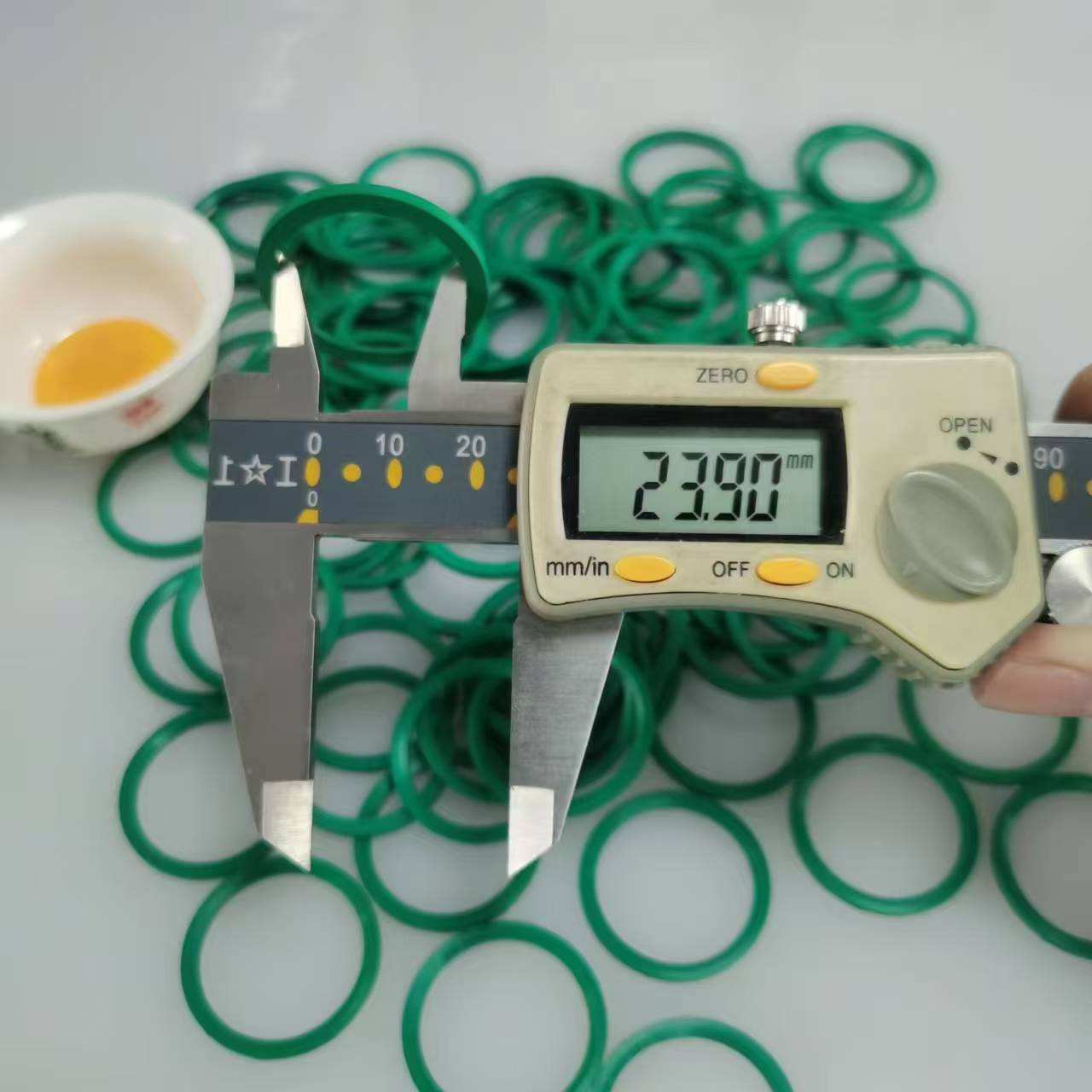 ED27 FKM90G 4.jpg