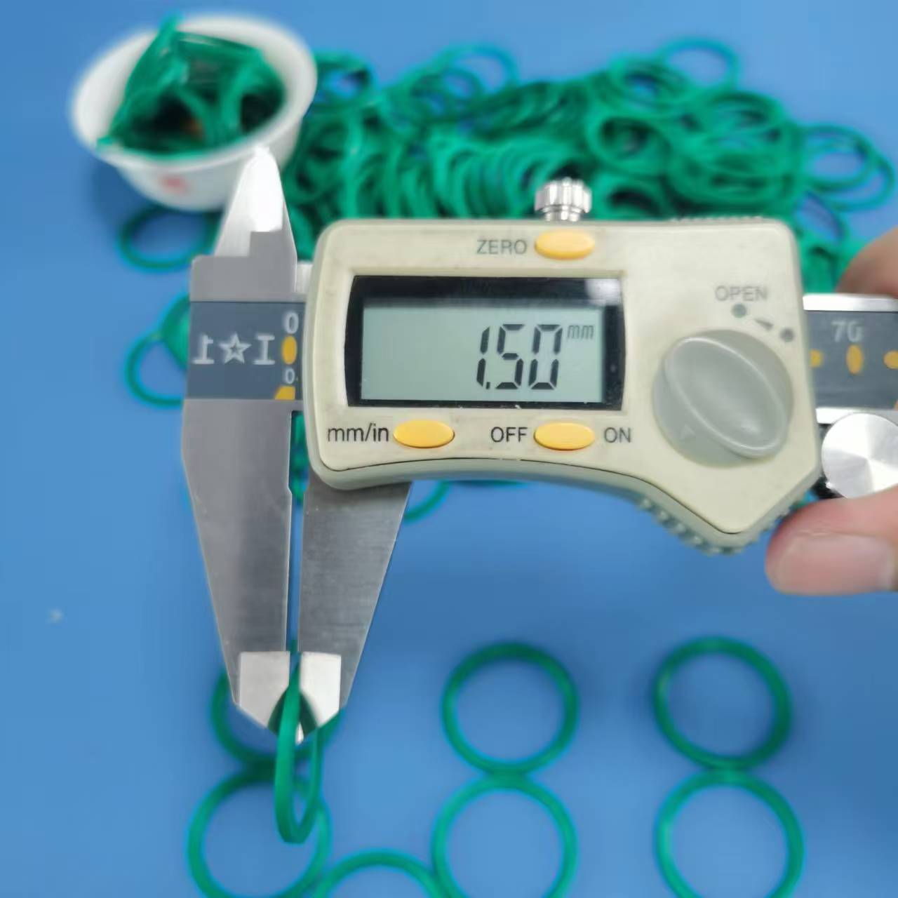 ED22 FKM90G 6.jpg