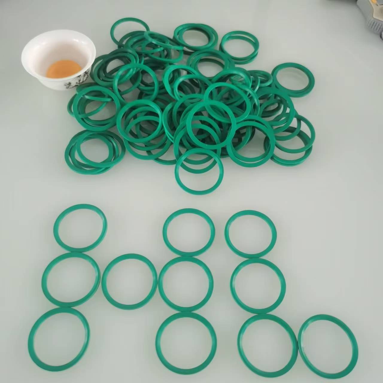 ED33  FKM90G