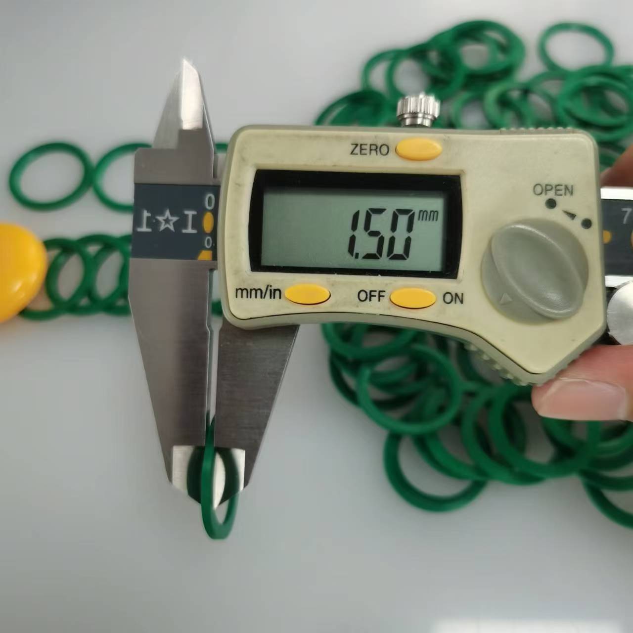 ED20 FKM90G 6.jpg