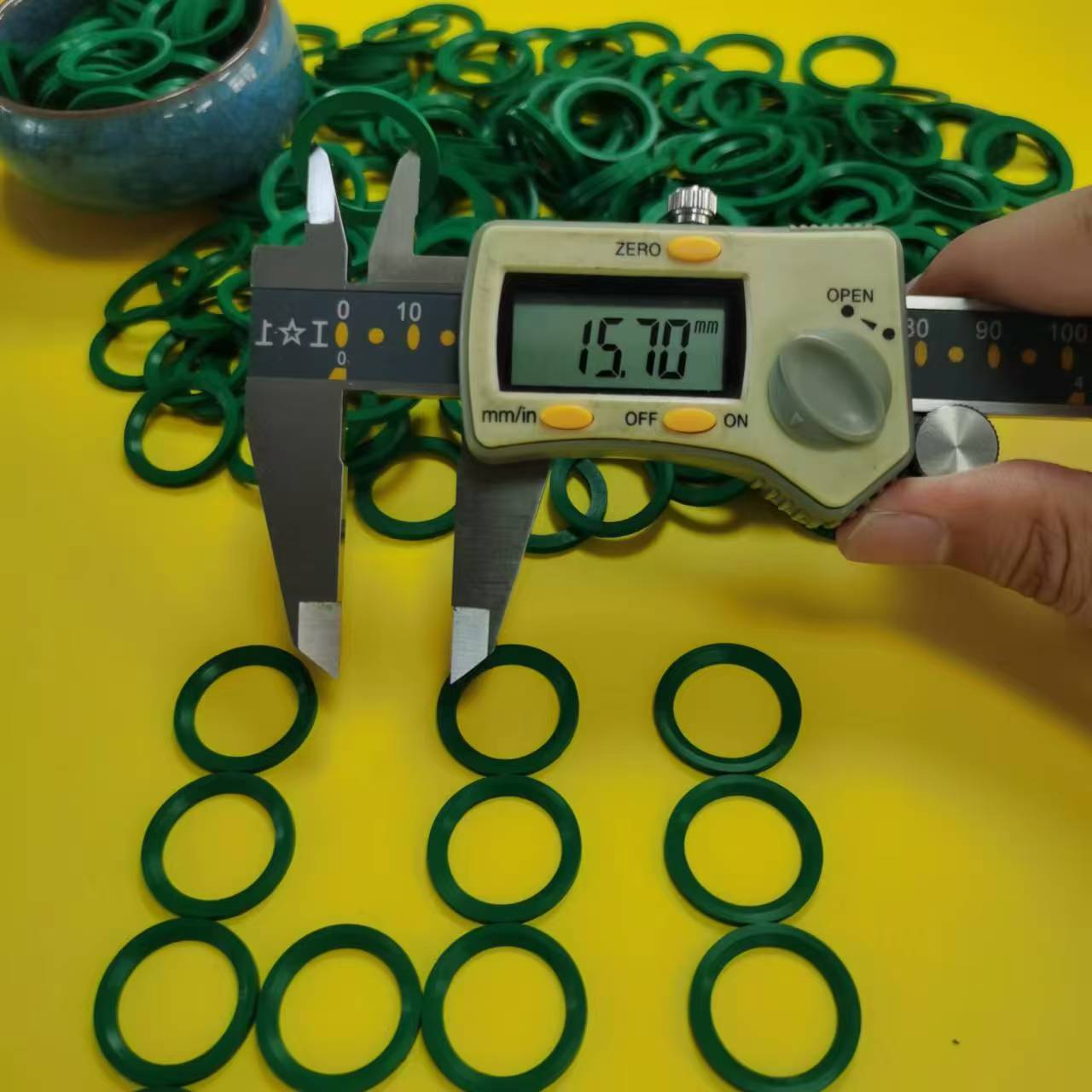 ED18 FKM90G 4.jpg