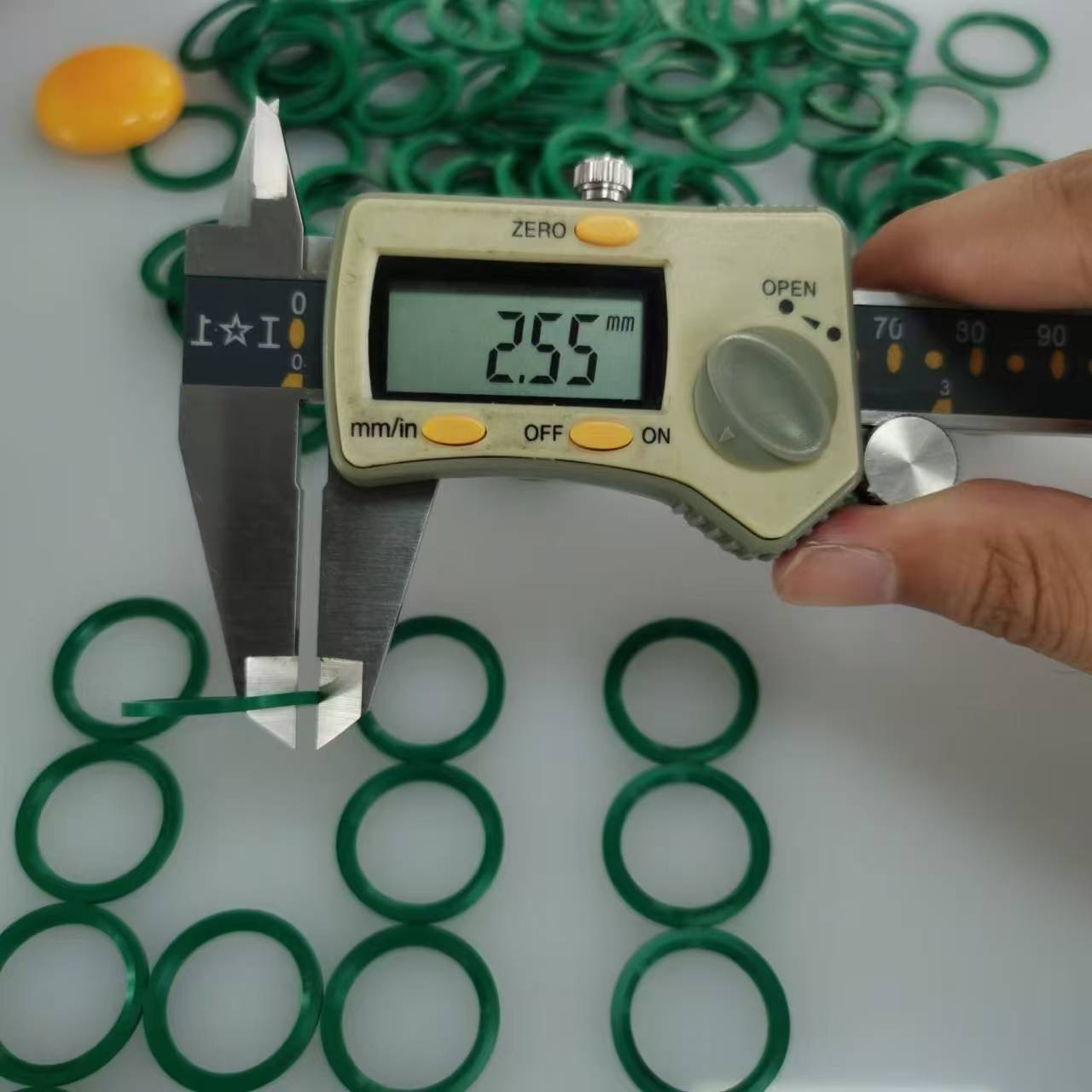 ED20 FKM90G 5.jpg