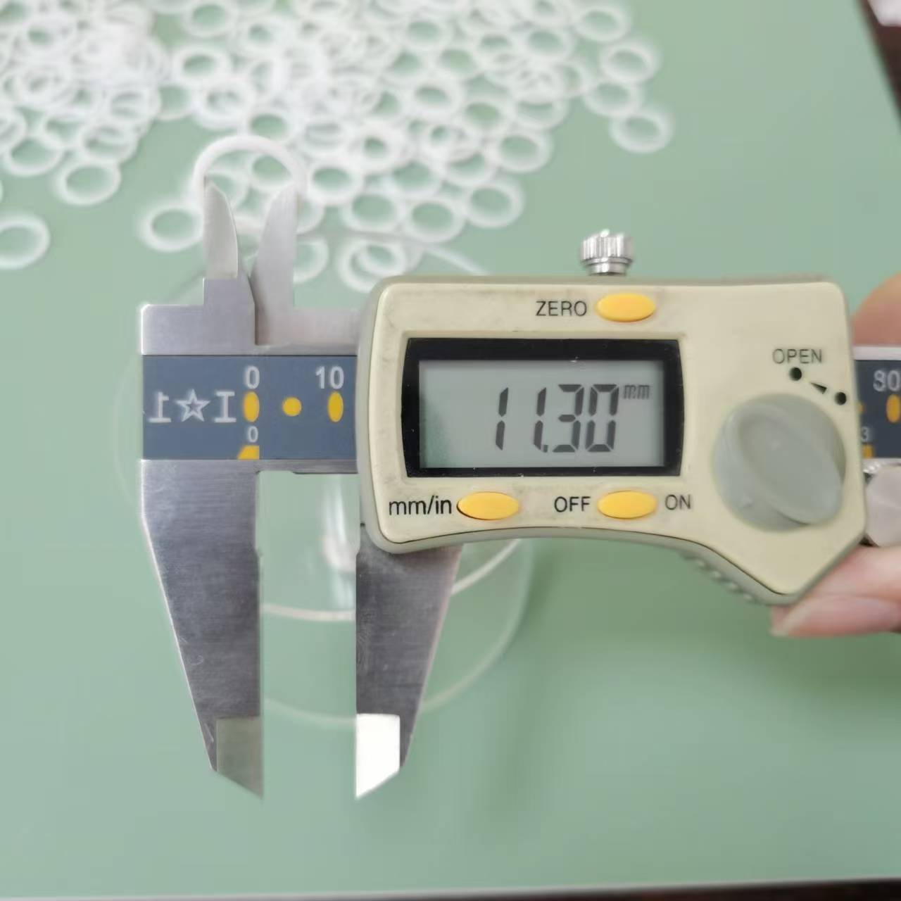 PTFE挡圈 13.8×11.3×1.25 4.jpg