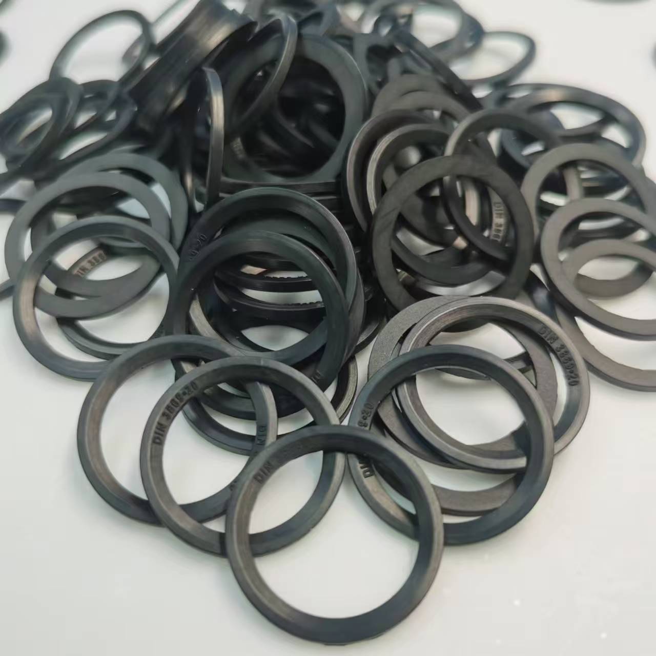 ED20 EPDM90B 3.jpg
